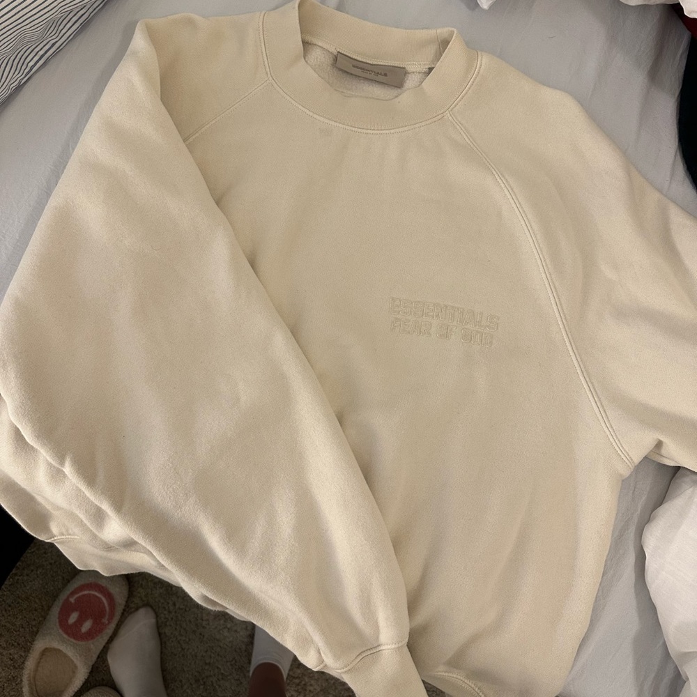 Essentials Crew Neck